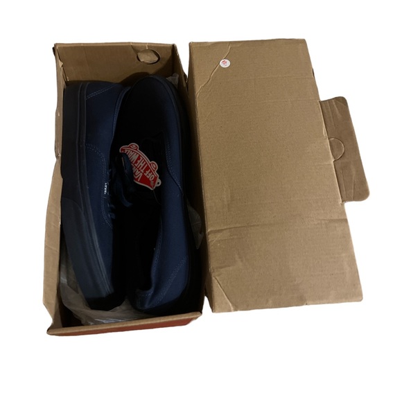 NWT Men’s Navy Vans size 12 - Picture 3 of 3